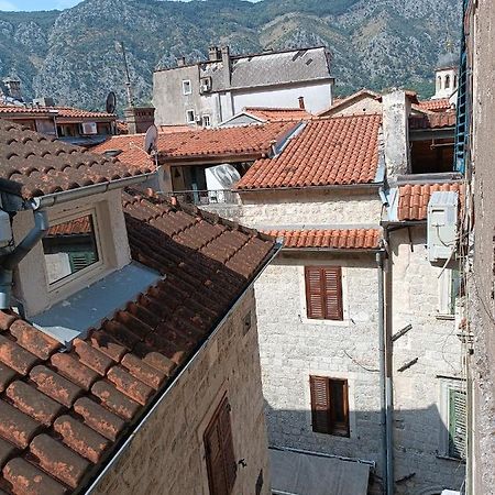 Nova Dvokrevetna Soba Sa Dva Odvojena Kreveta I Zajednickim Kupatilom Hotell Kotor Exteriör bild