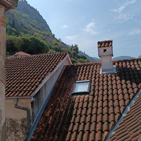 Nova Dvokrevetna Soba Sa Dva Odvojena Kreveta I Zajednickim Kupatilom Hotell Kotor Exteriör bild