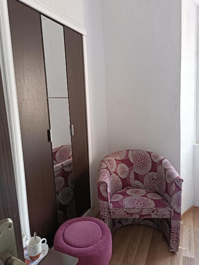 Nova Dvokrevetna Soba Sa Dva Odvojena Kreveta I Zajednickim Kupatilom Hotell Kotor Exteriör bild
