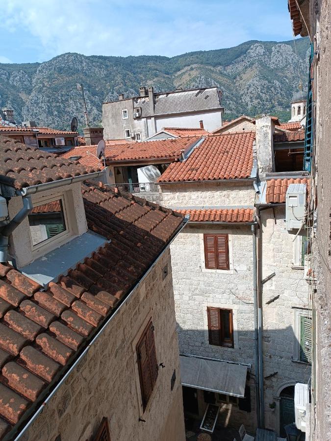 Nova Dvokrevetna Soba Sa Dva Odvojena Kreveta I Zajednickim Kupatilom Hotell Kotor Exteriör bild
